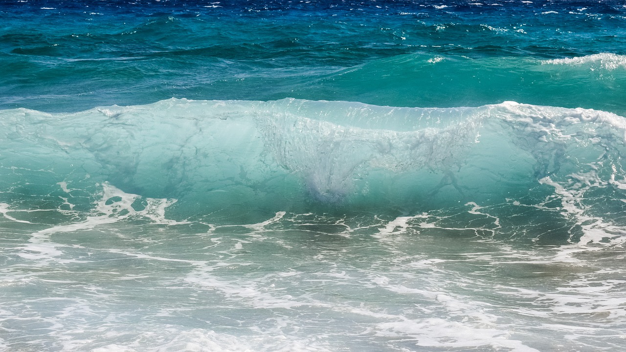 Image - wave transparent smashing foam