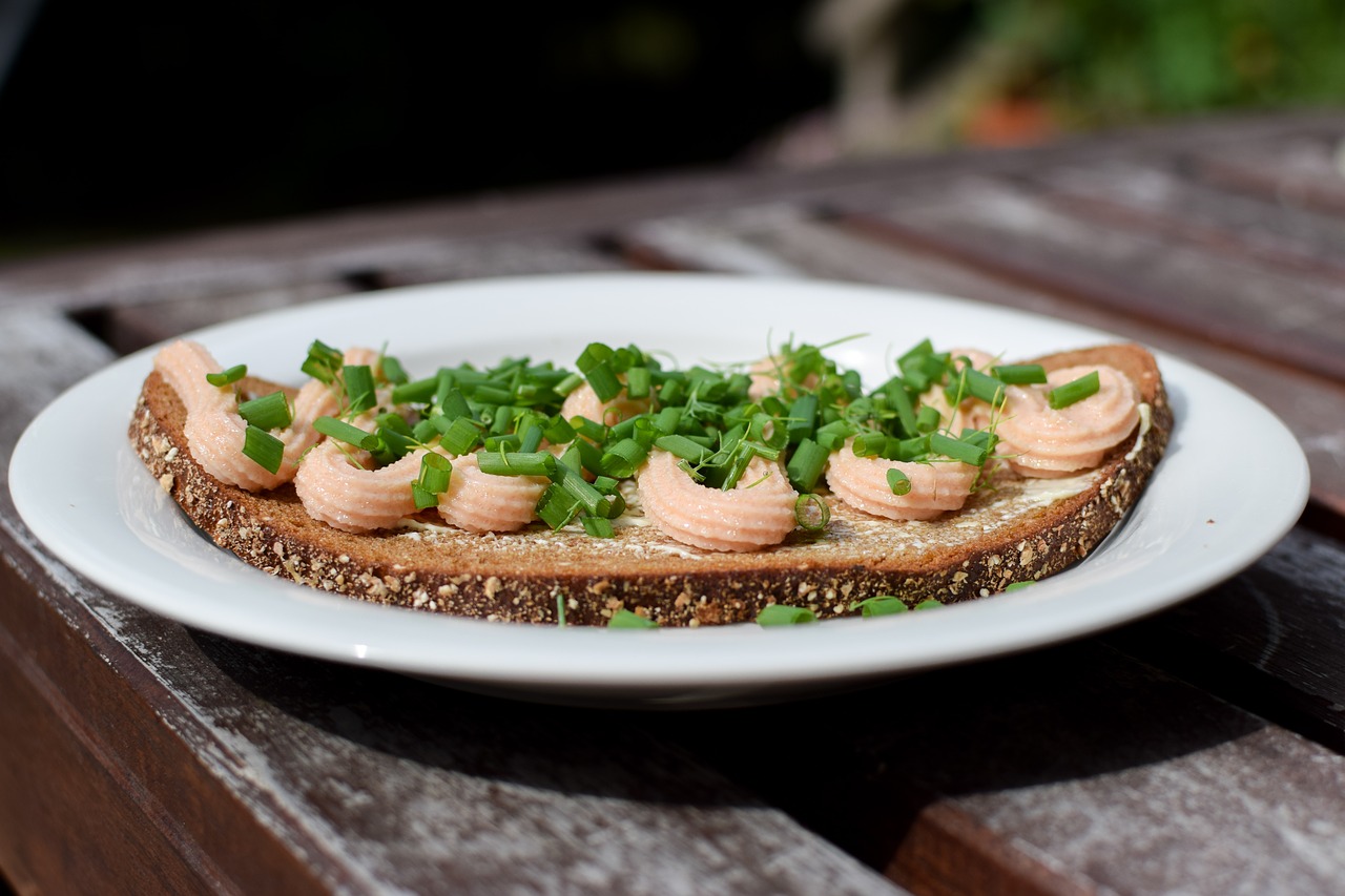 Image - sandwich macka caviar chives dill