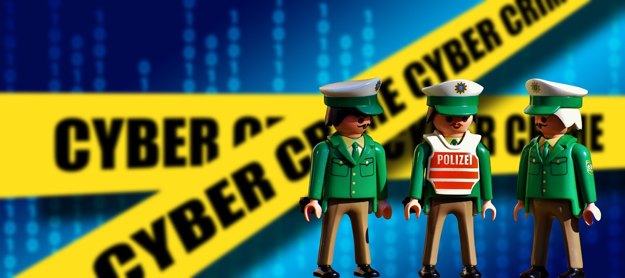 Image - police officers old playmobil green