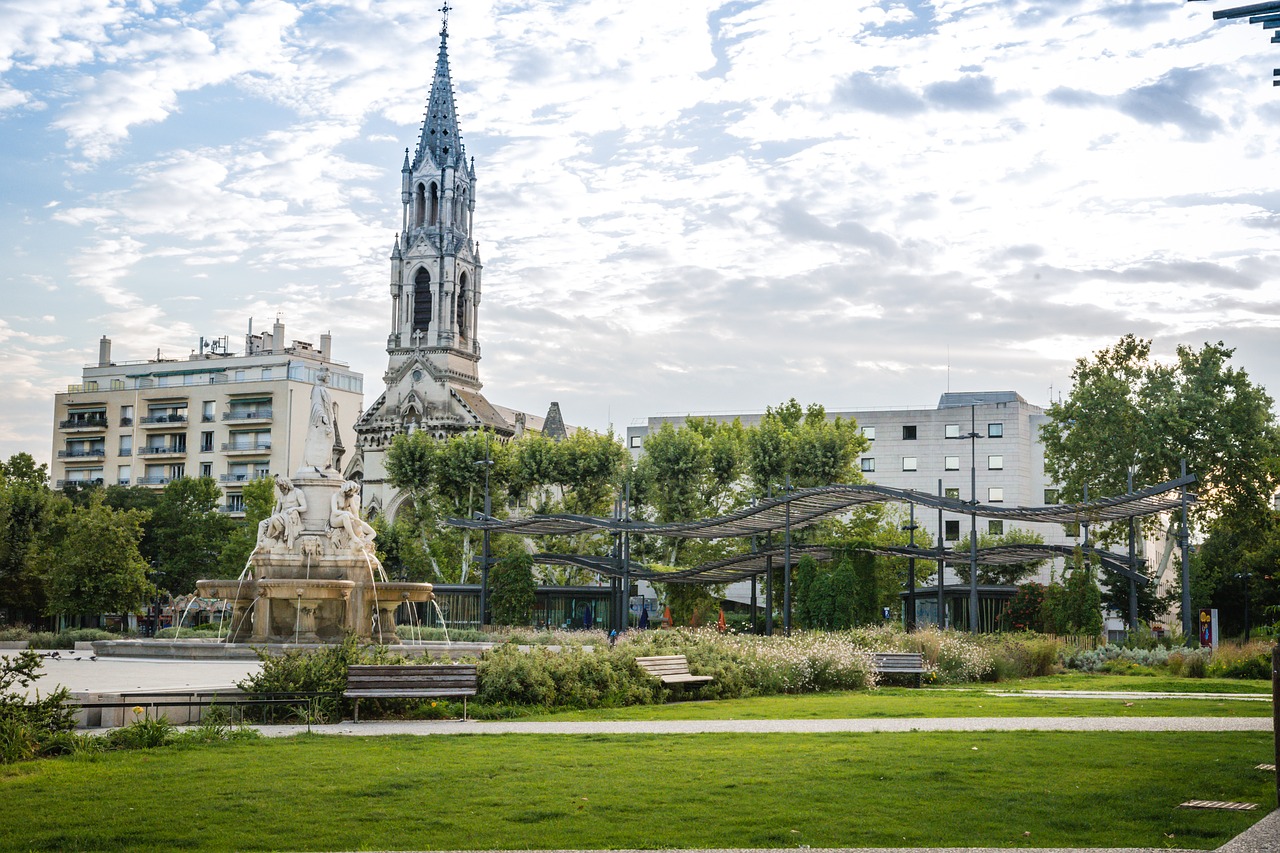 Image - esplanade nimes morning fountain