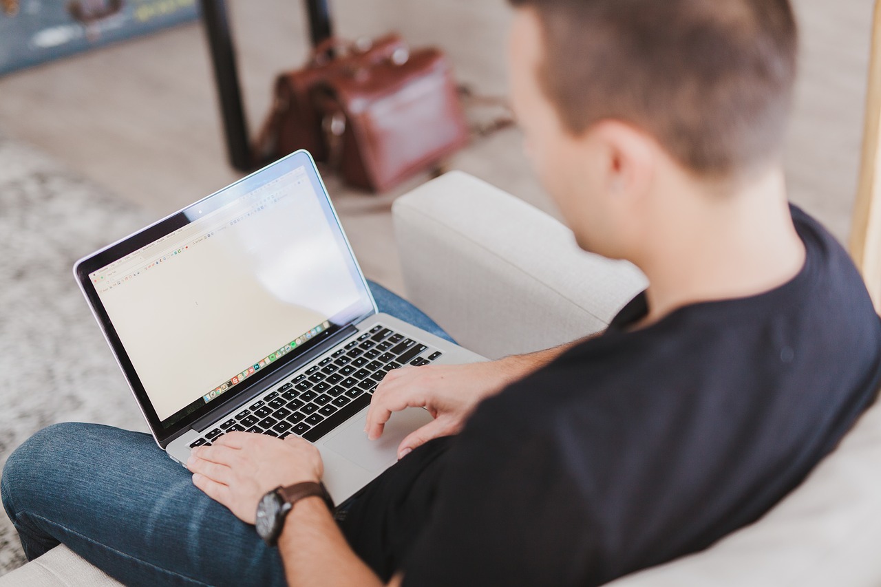 Image - typing work macbook laptop