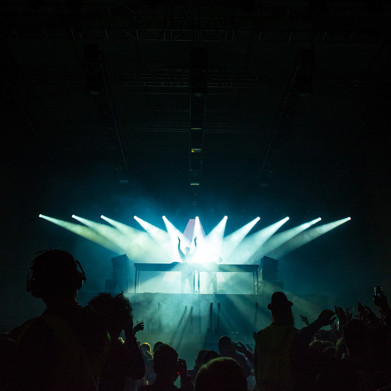 Image - stage concert rock band spotlights