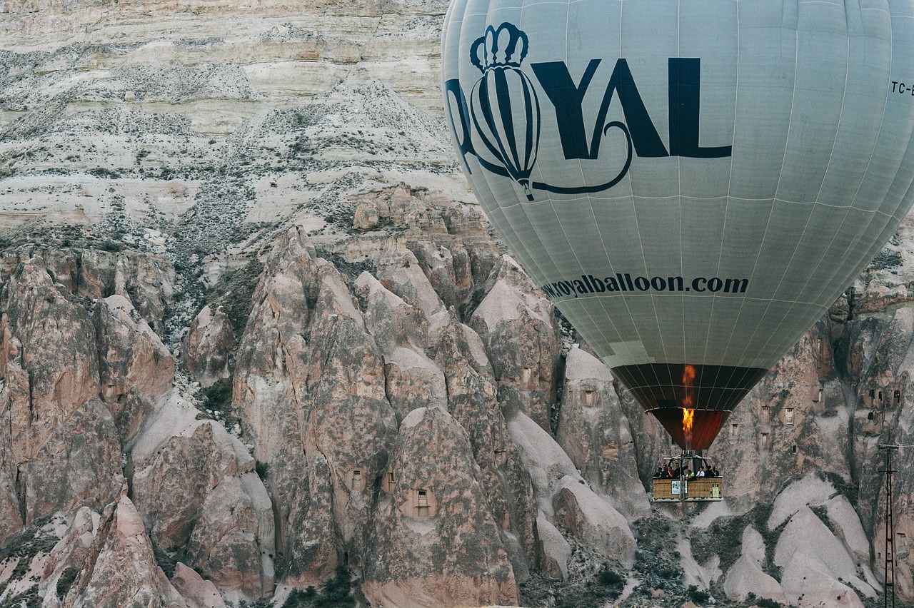 Image - hot air balloon fly rocks hill