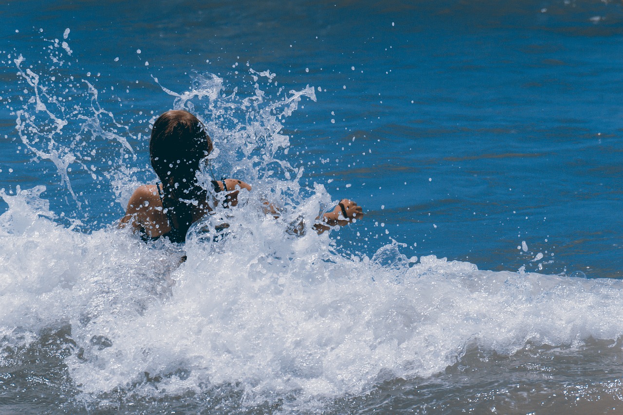 Image - waves hit splash drops sea water
