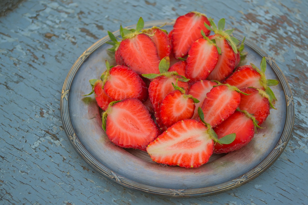 Image - strawberry fruit plated outdoors