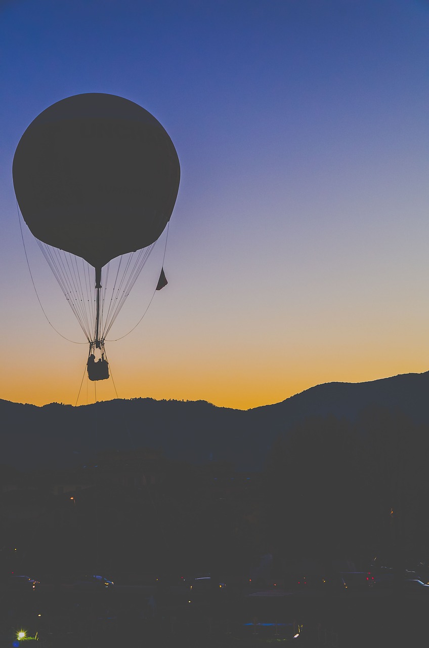 Image - hot air balloon blue sky