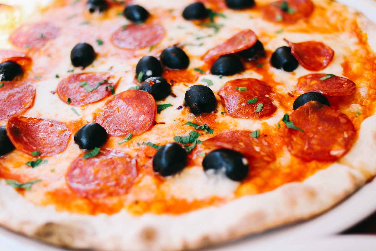 Image - pepperoni pizza food black olive