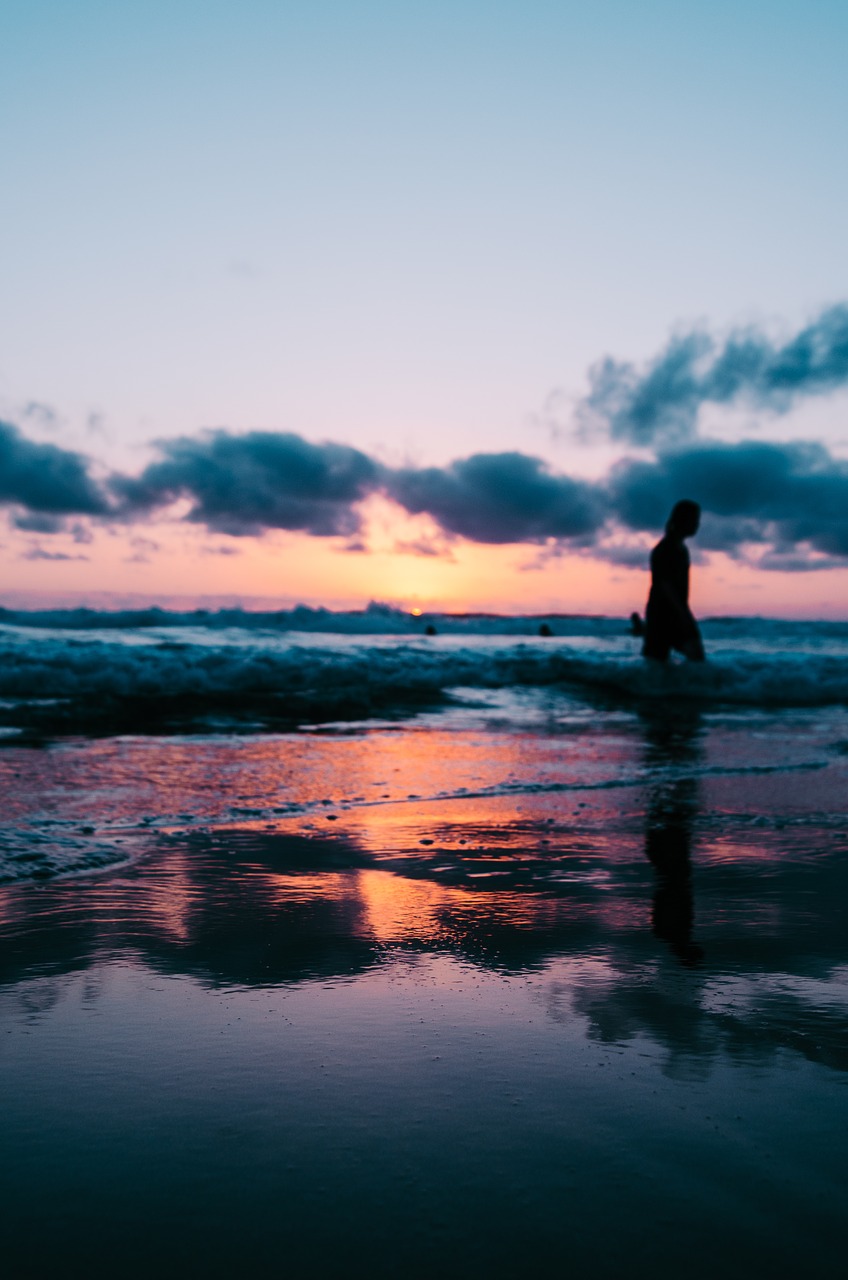 Image - people walking silhouette sea