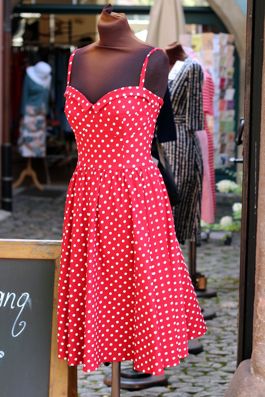 Image - dress red with points stand