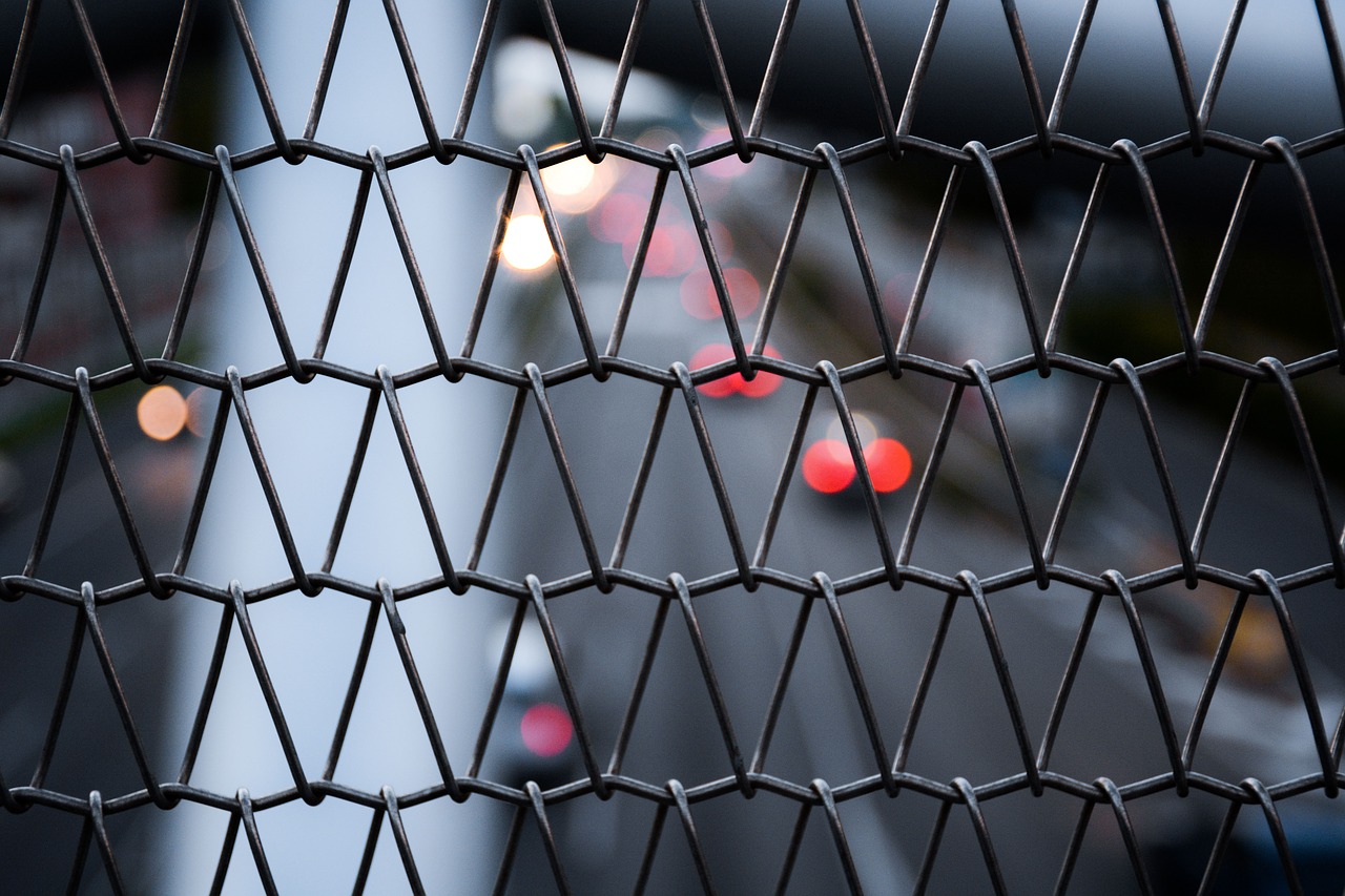 Image - wire fence blur bokeh