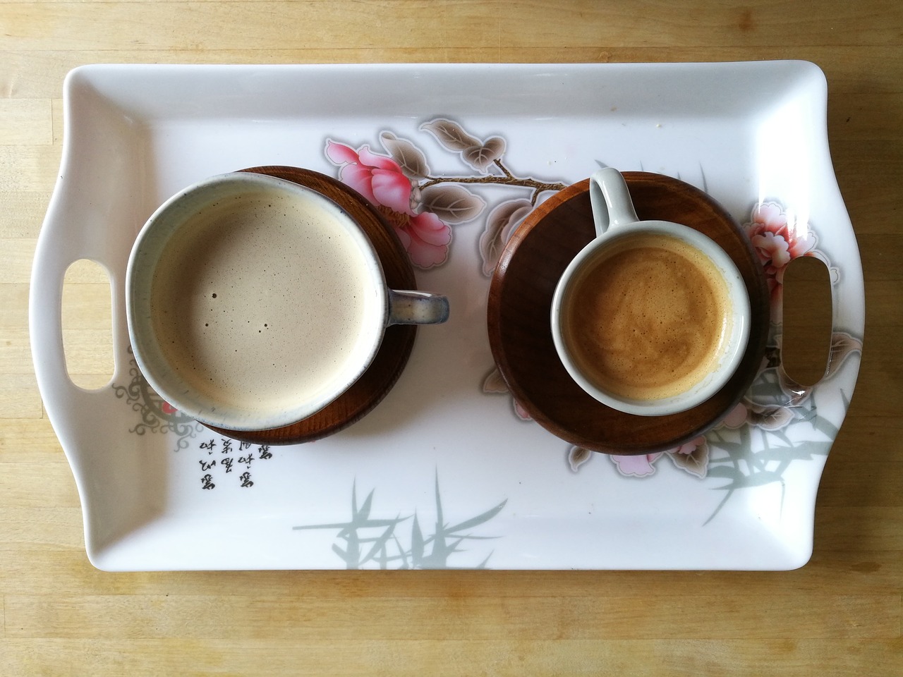 Image - coffee cup tray wood flowers