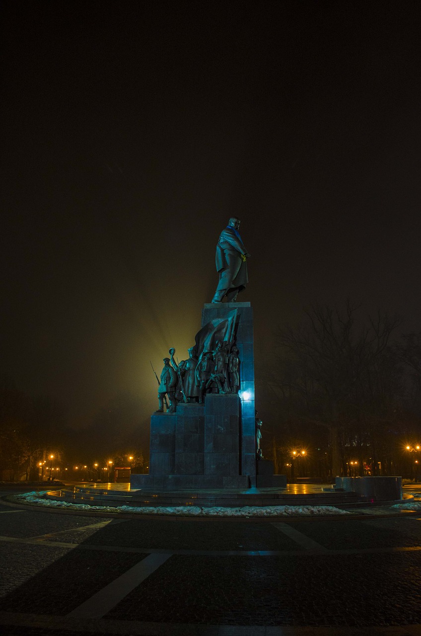 Image - monument fog rays shadow