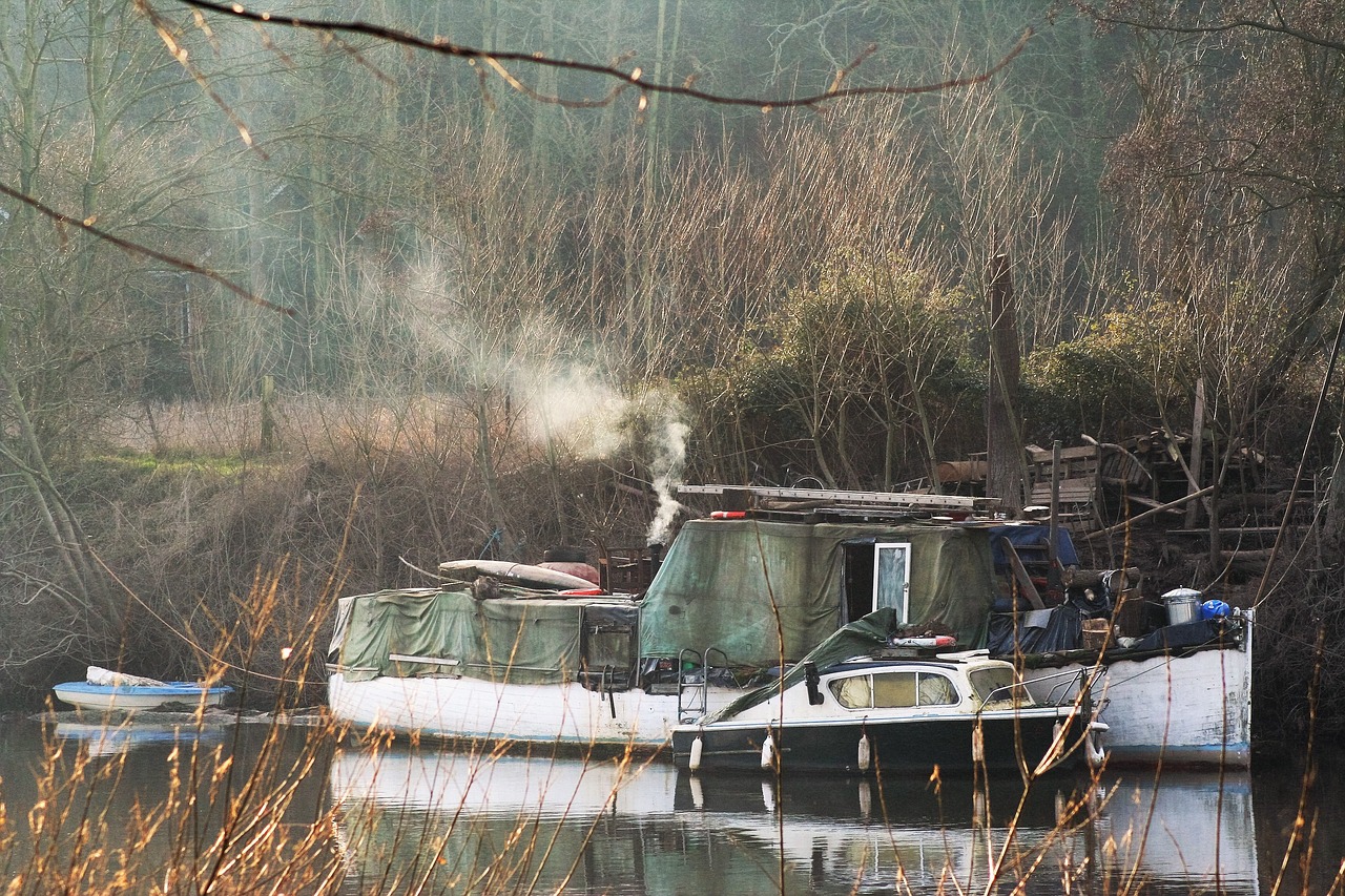 Image - boat river houseboat misty