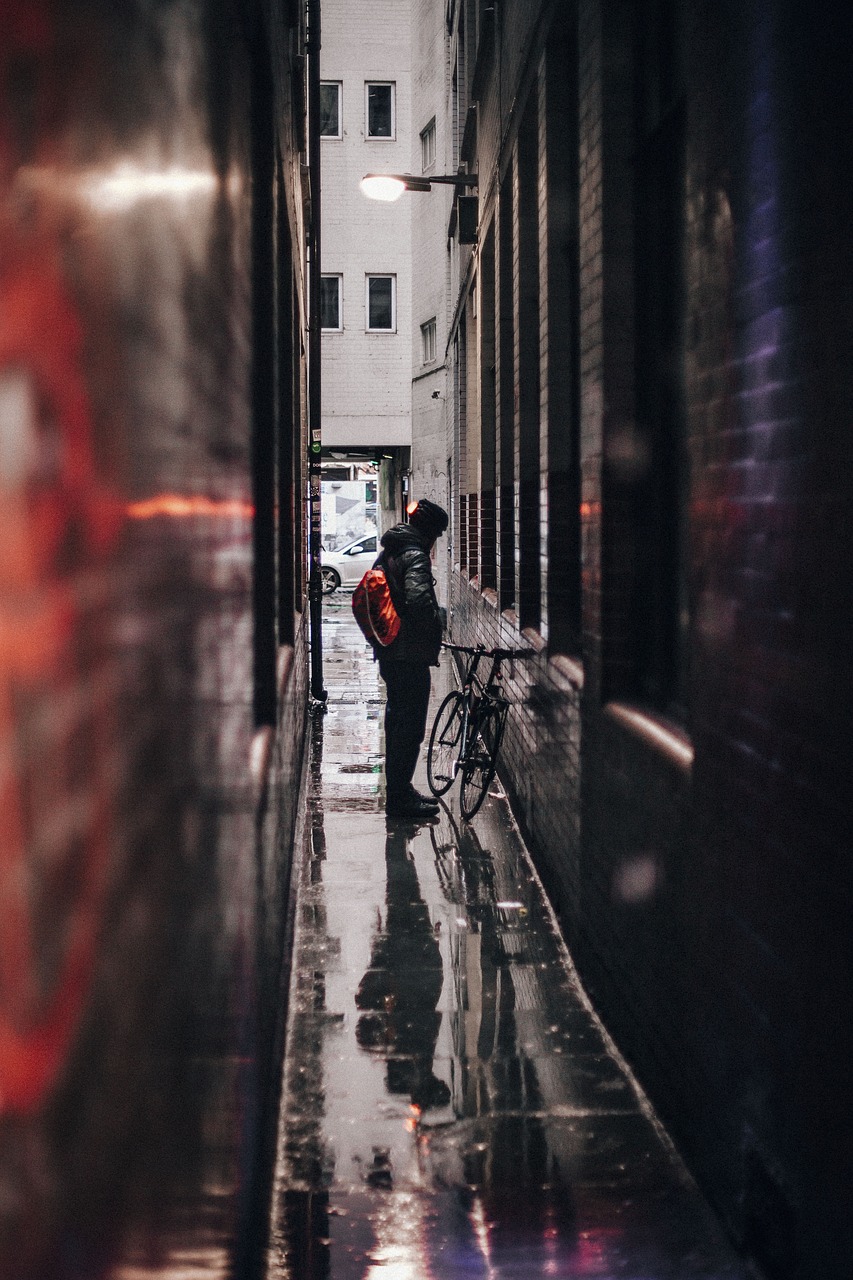 Image - people man alone alley sad rain