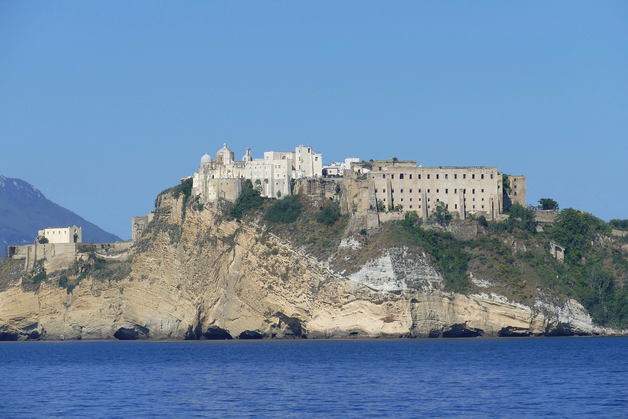 Image - procida ischia italy old town