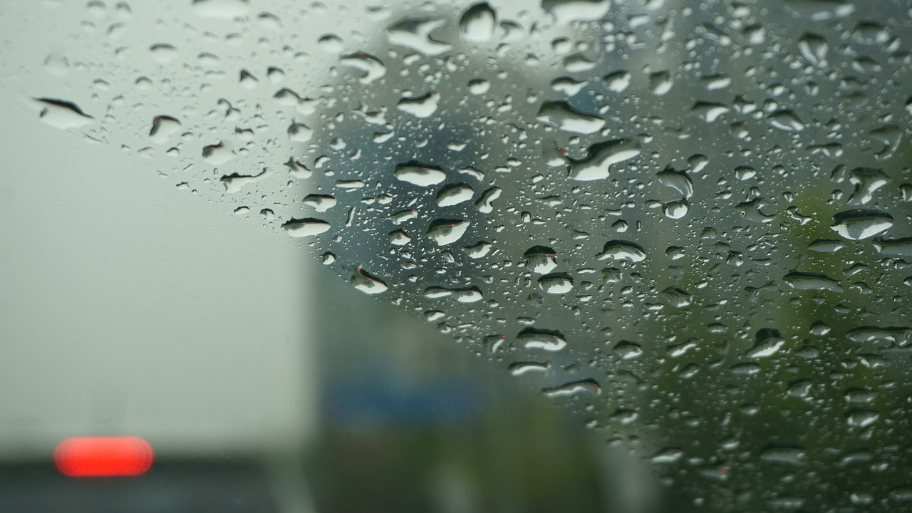 Image - non car window trickle raindrops