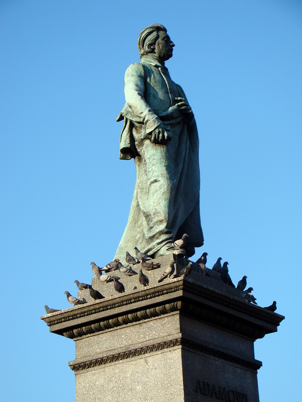 Image - monument adam mickiewicz pigeons