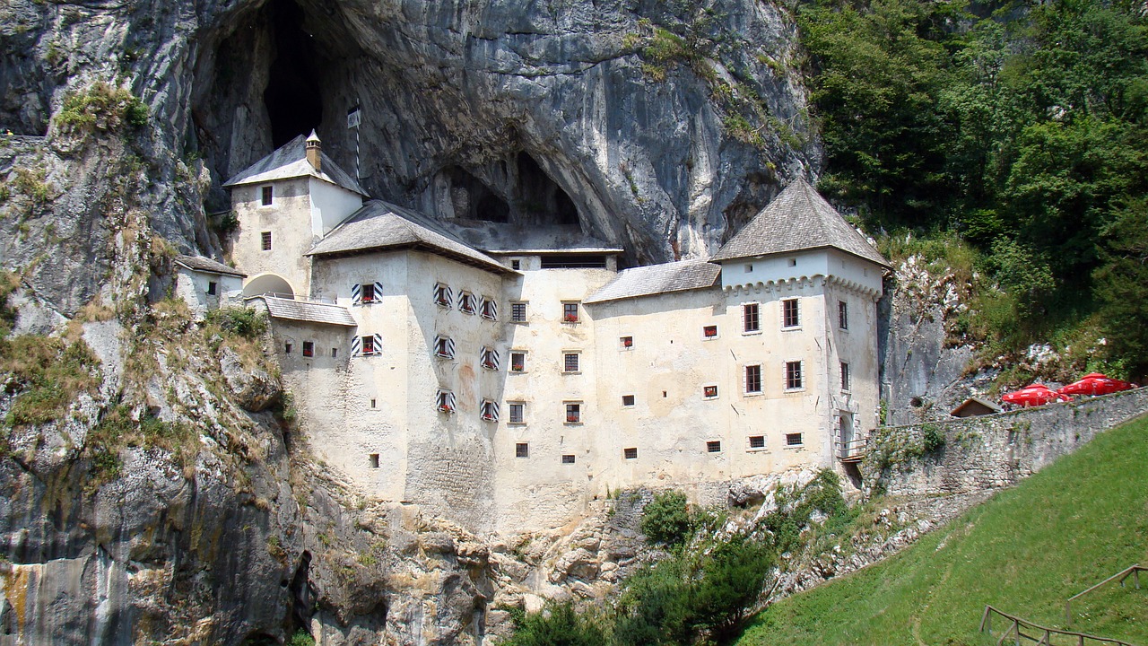 Image - castle castle in the rock