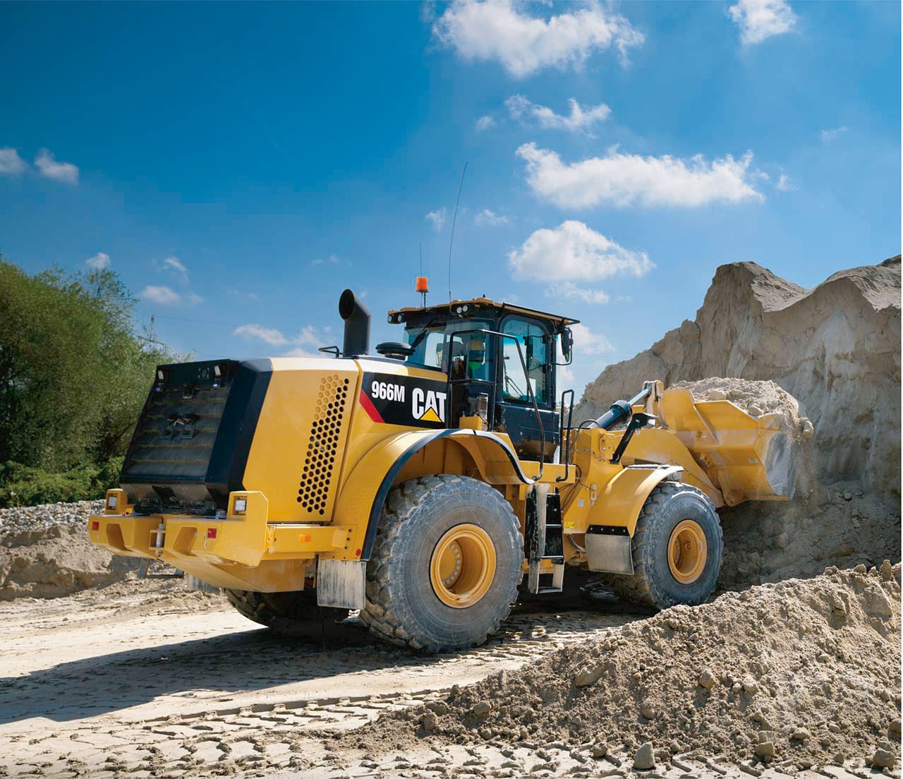 Image - wheel loader cat 966m pile loading