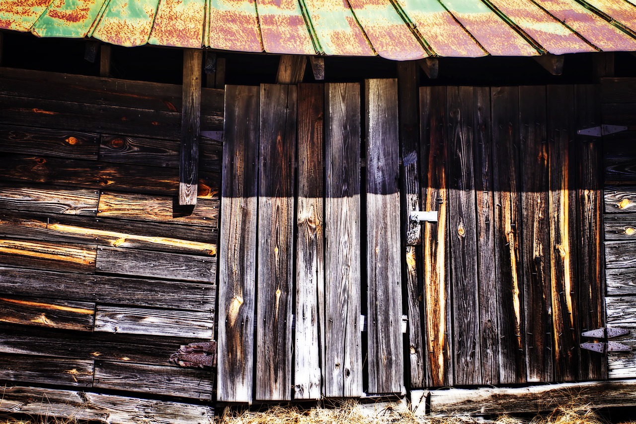 Image - color old shed wooden building