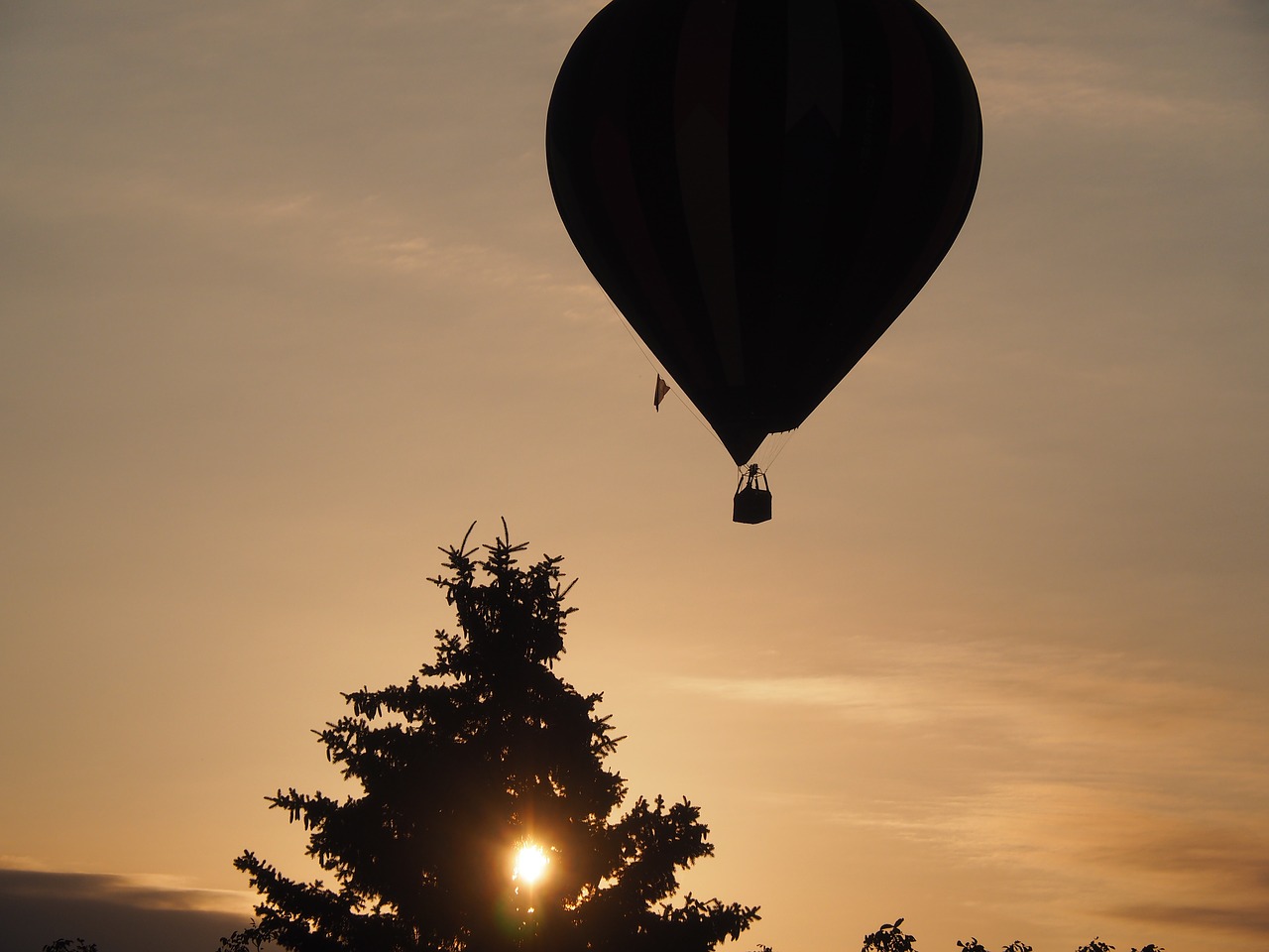 Image - balloon hot air balloon sunrise