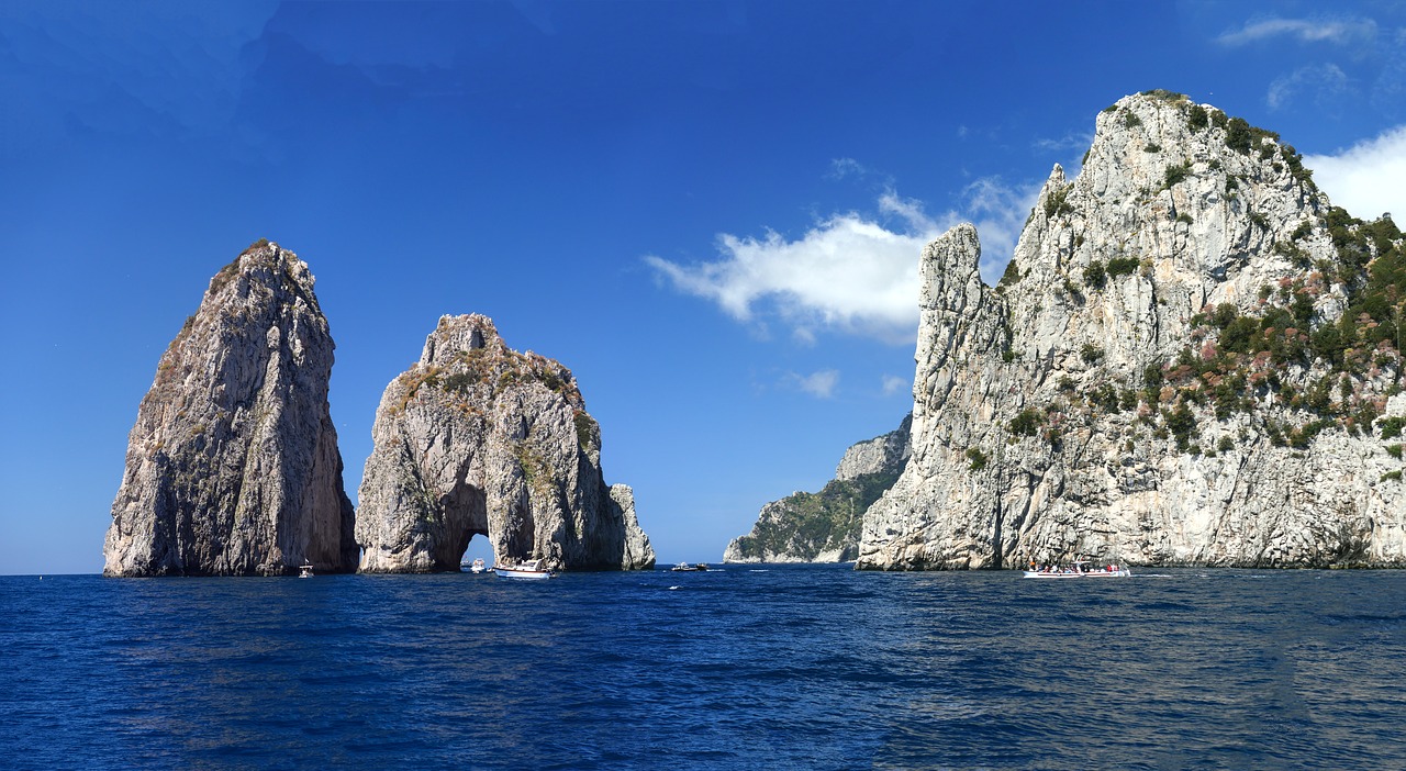 Image - faraglioni rock capri italy