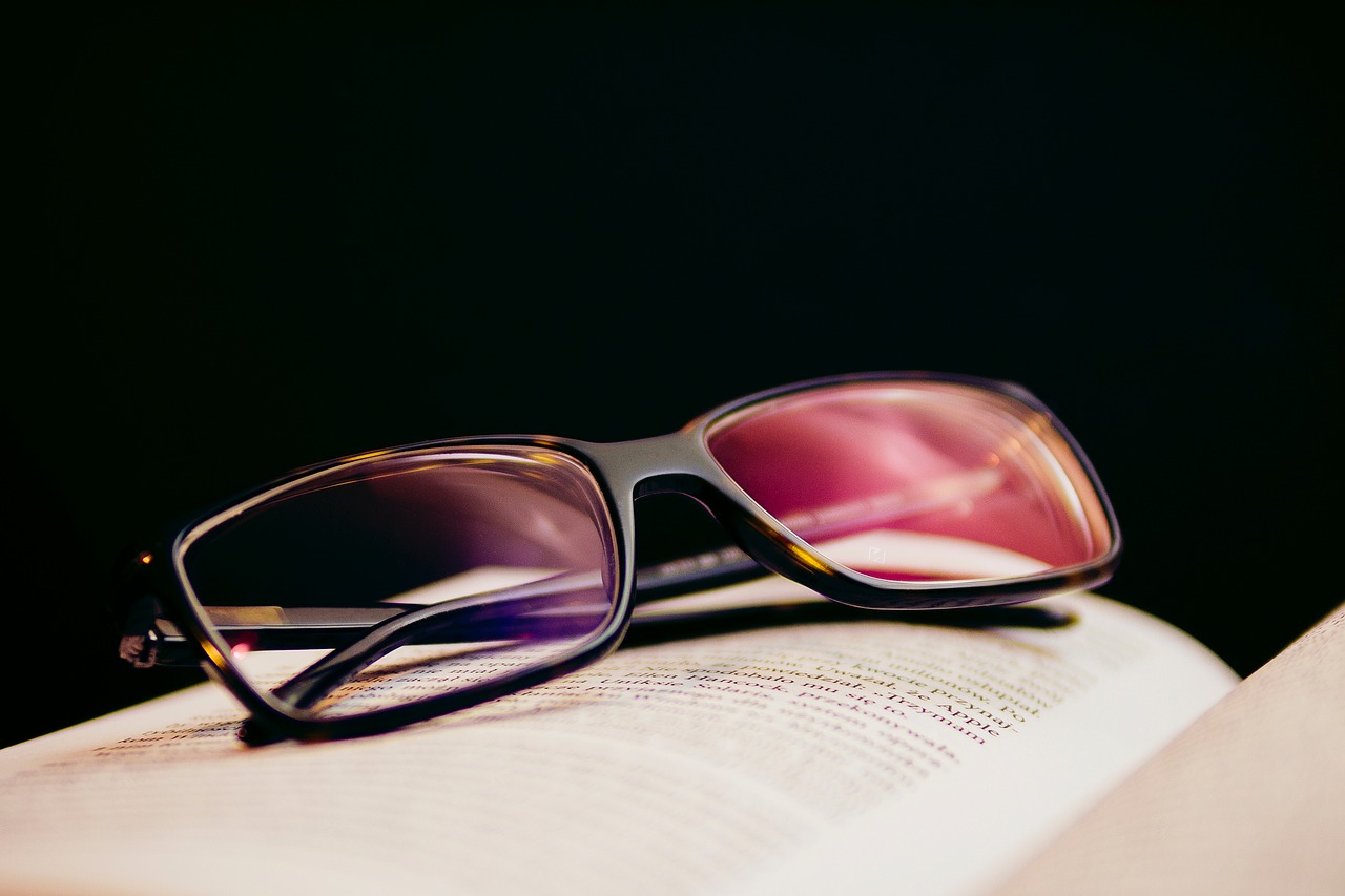 Image - reading eyeglasses book