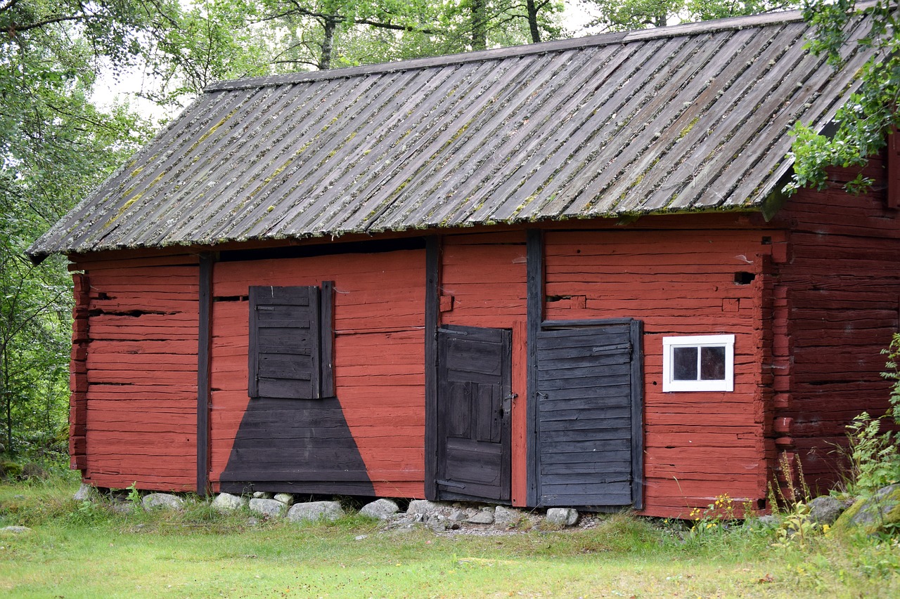 Image - torp red paint rustic summer