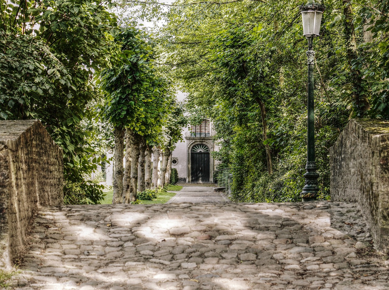 Image - bruges park avenue stone bridge