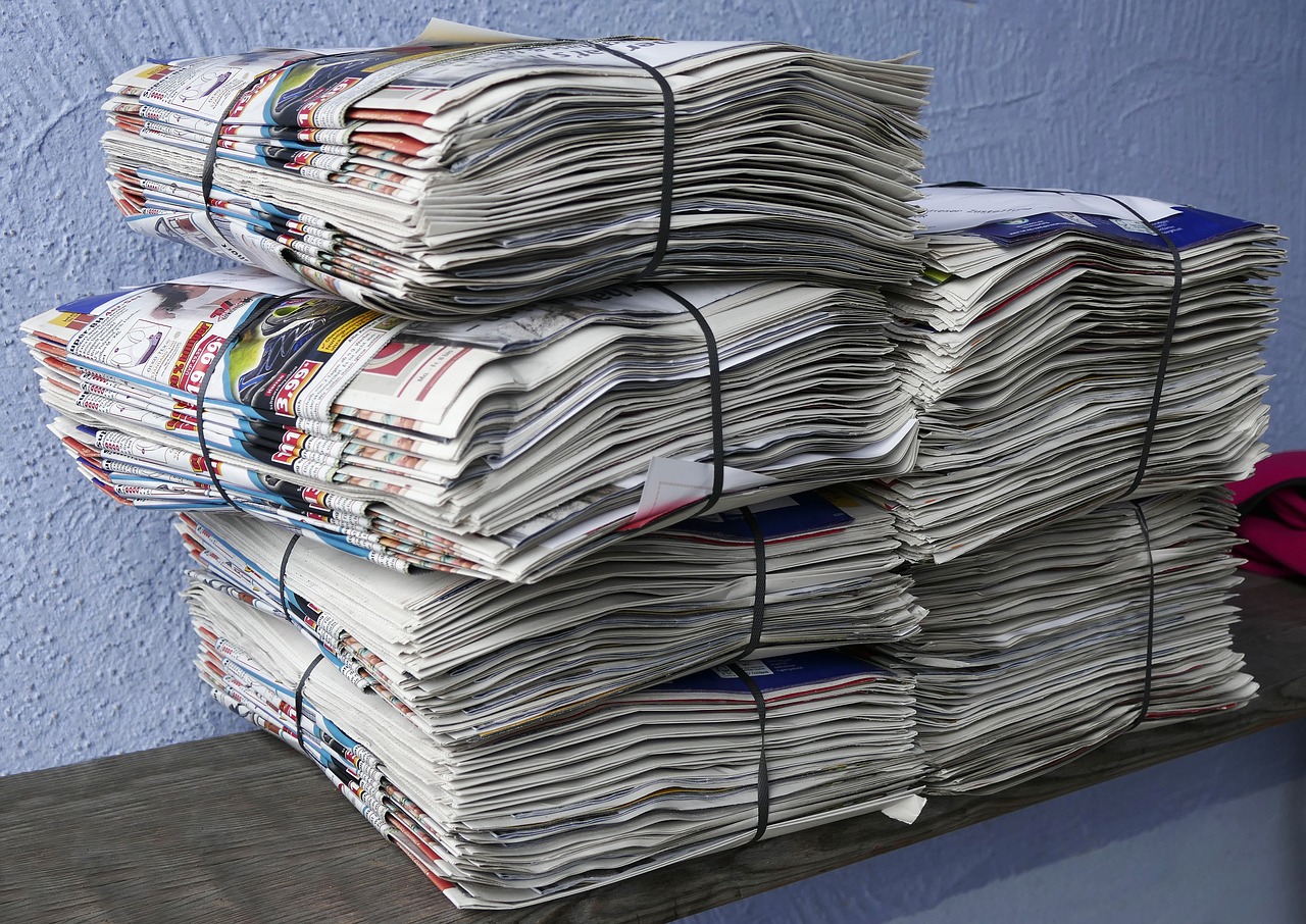 Image - newspapers brochures stack