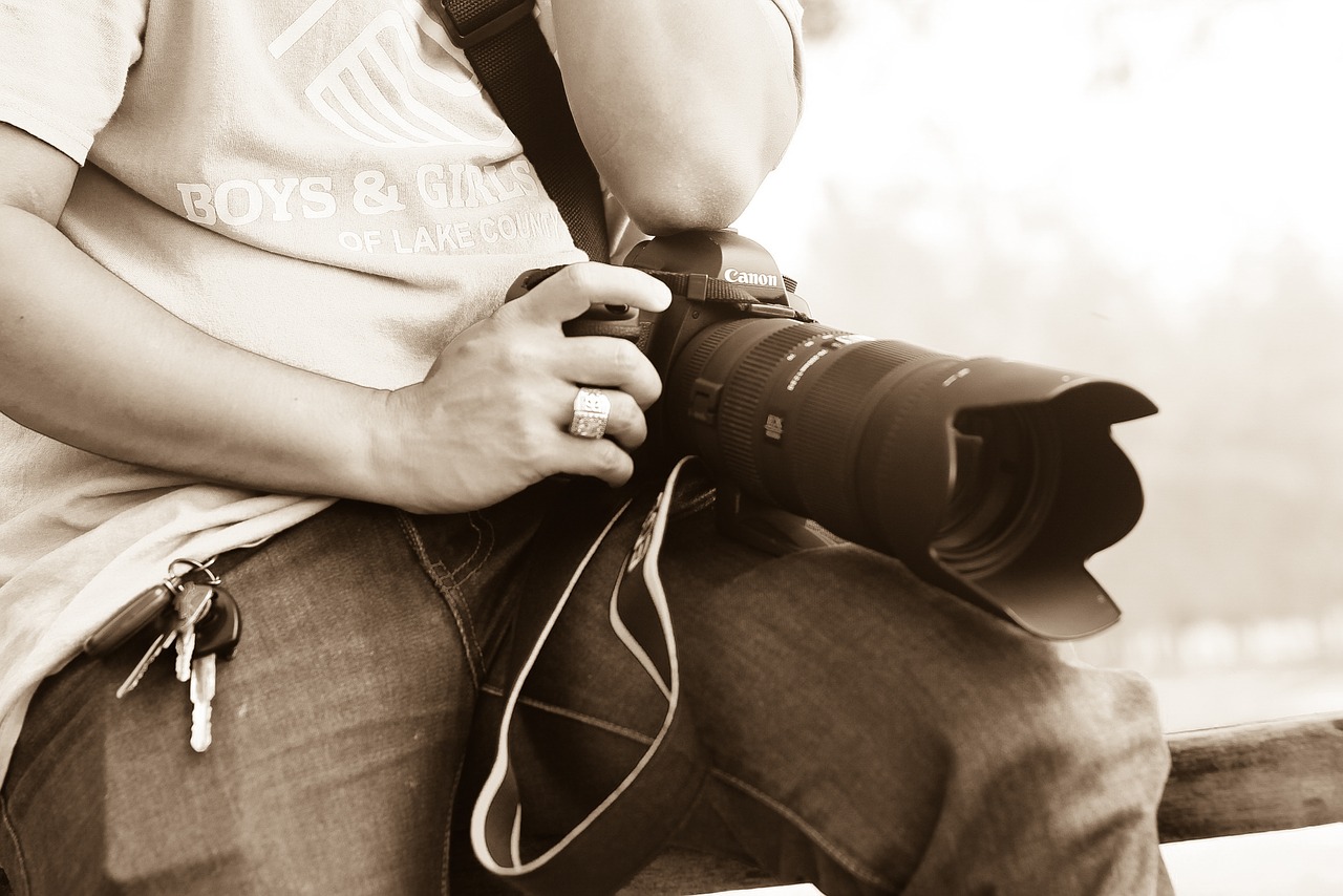 Image - people man sitting alone hand key