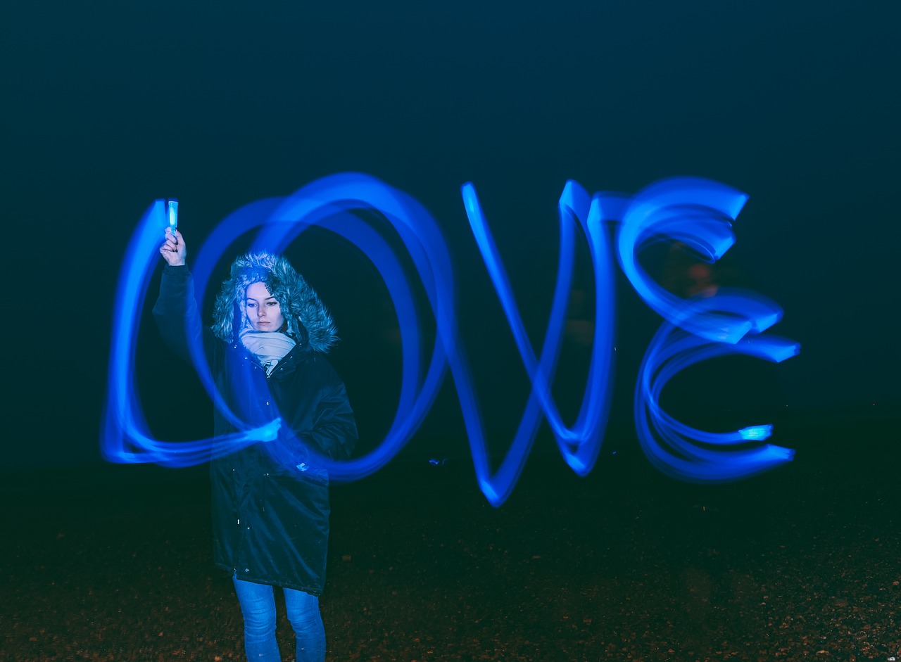 Image - love long exposure bulb art people