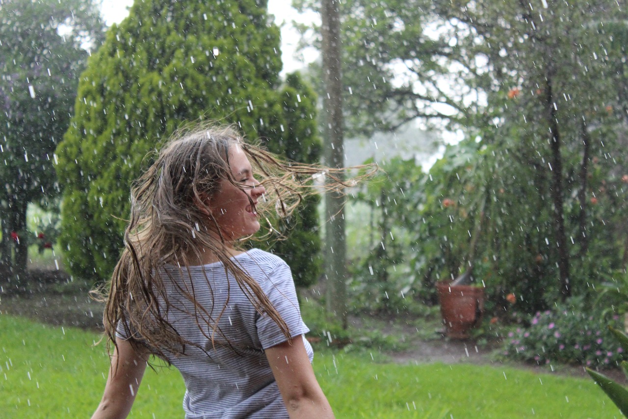 Image - rain women drops plants drizzle