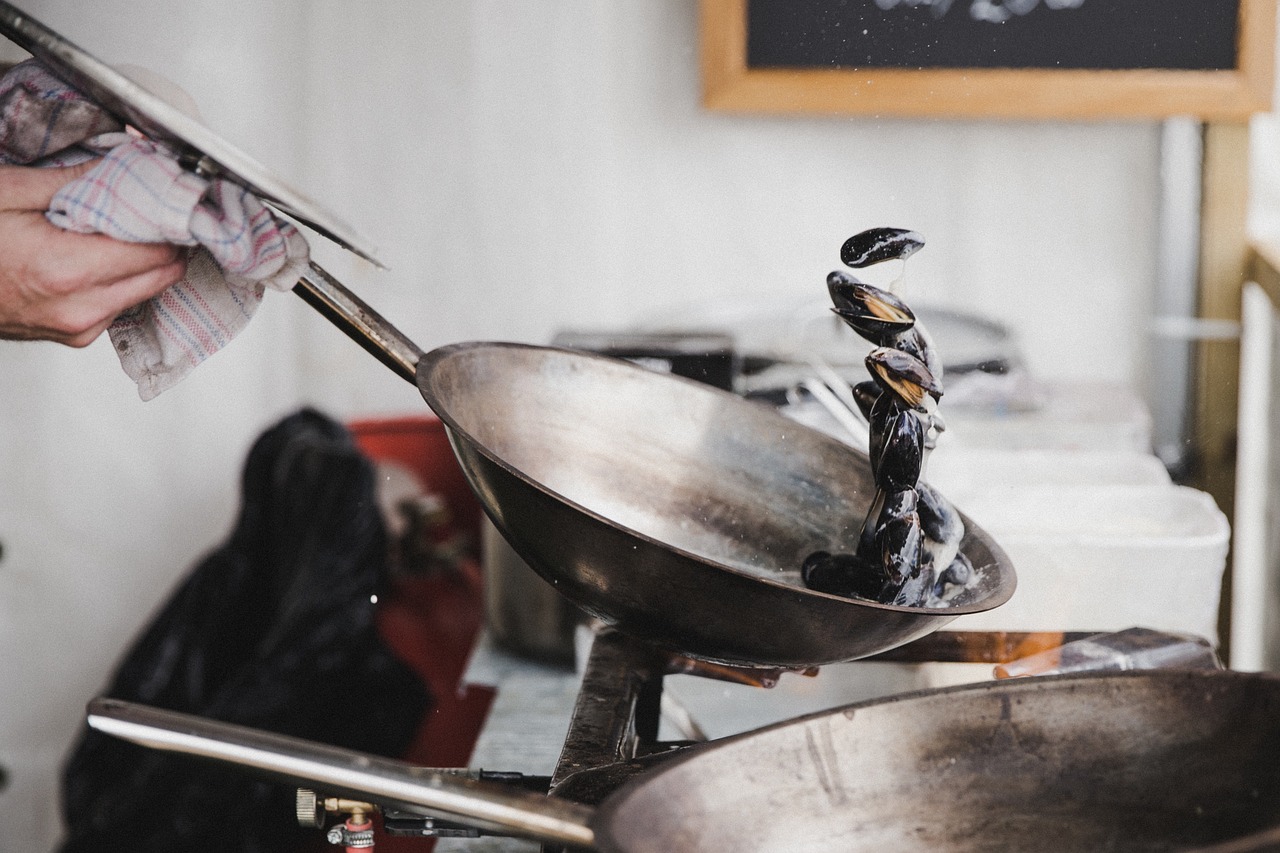 Image - people cook pan fry kitchen