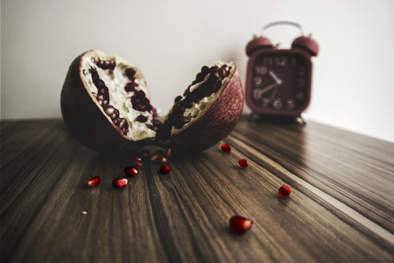 Image - wooden table pomegranate pulp