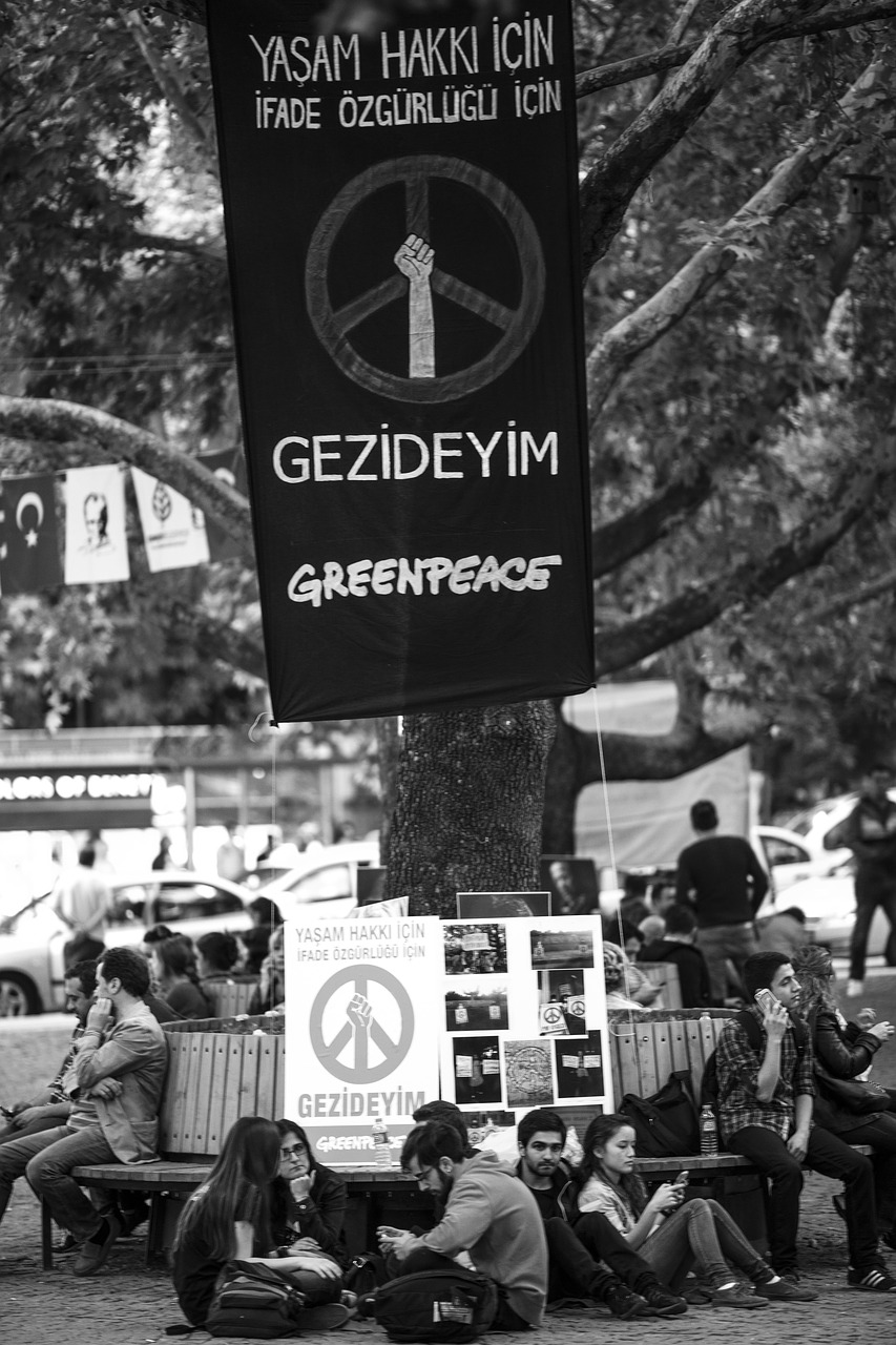 Image - street banner action resist