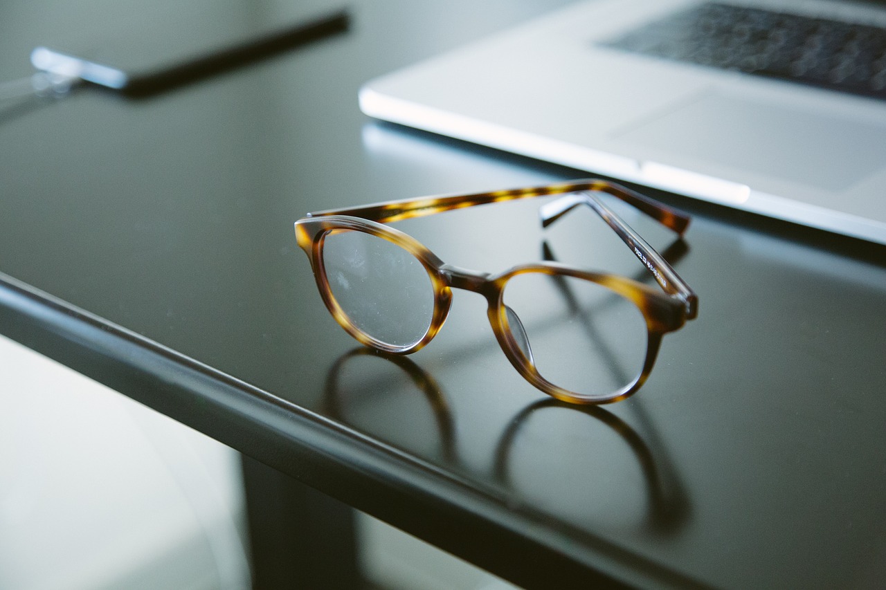 Image - eyeglasses light table reflection