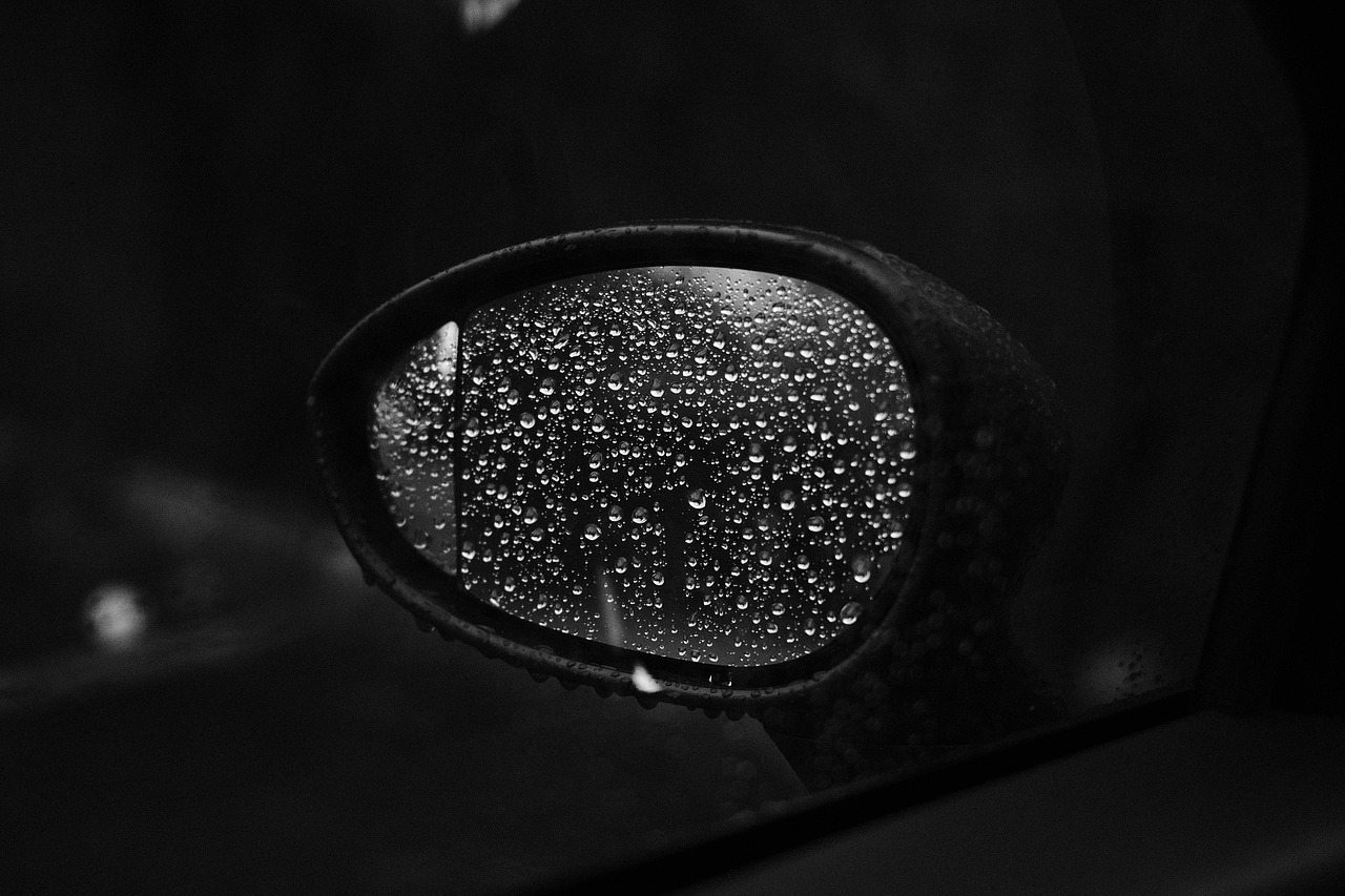 Image - black and white wet water raindrops