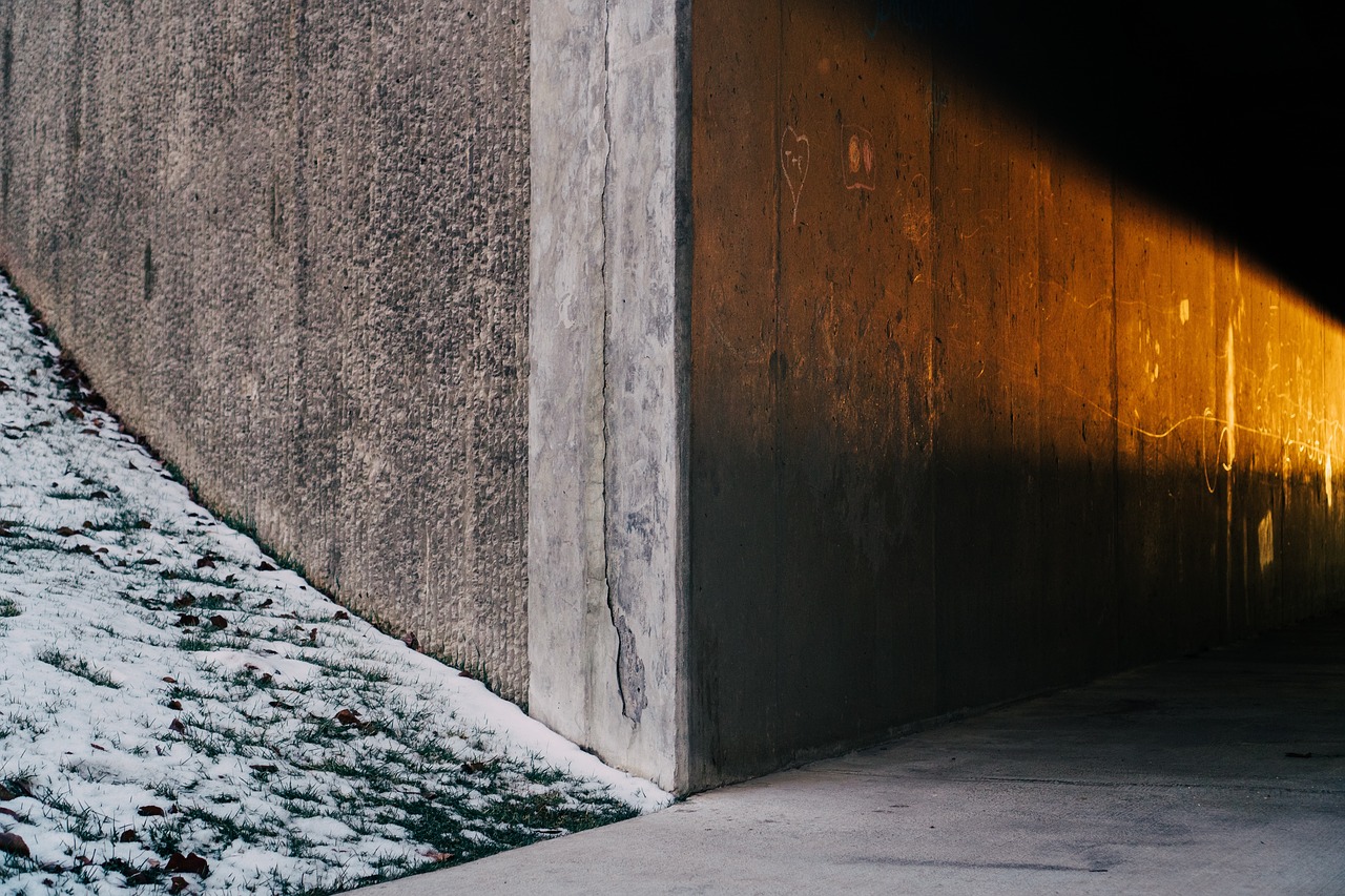 Image - wall tunnel sunlight shadow grass