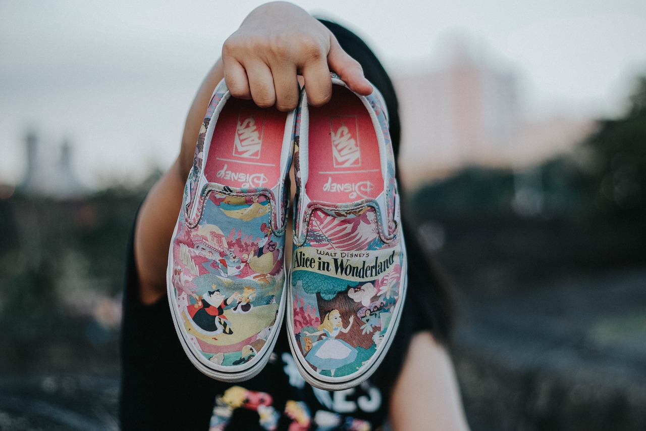 Image - shoe footwear travel blur people