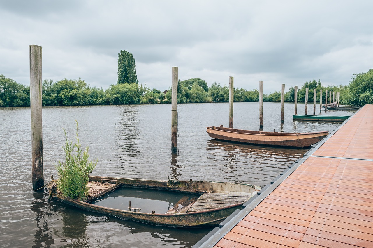 Image - wooden post bay boat lake water