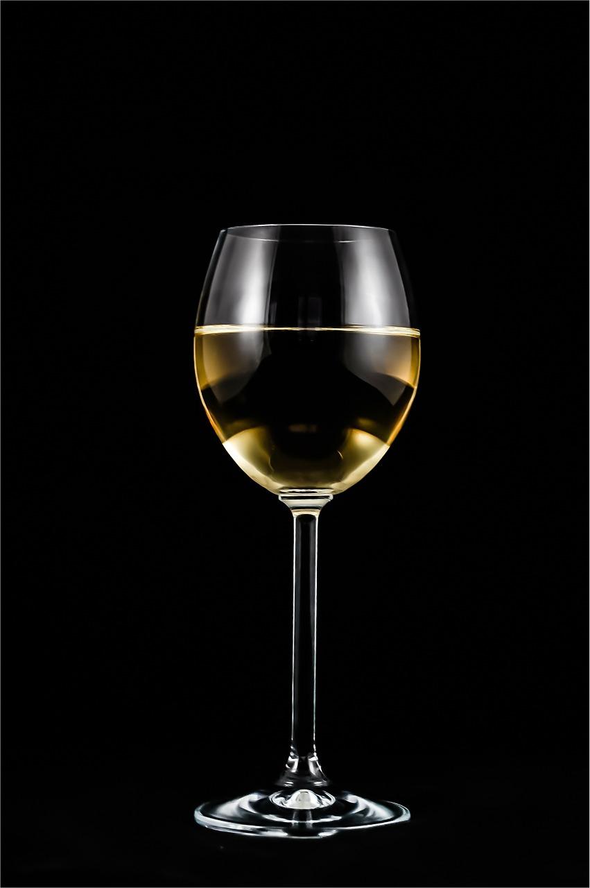 Image - a glass of wine wine alcohol glass