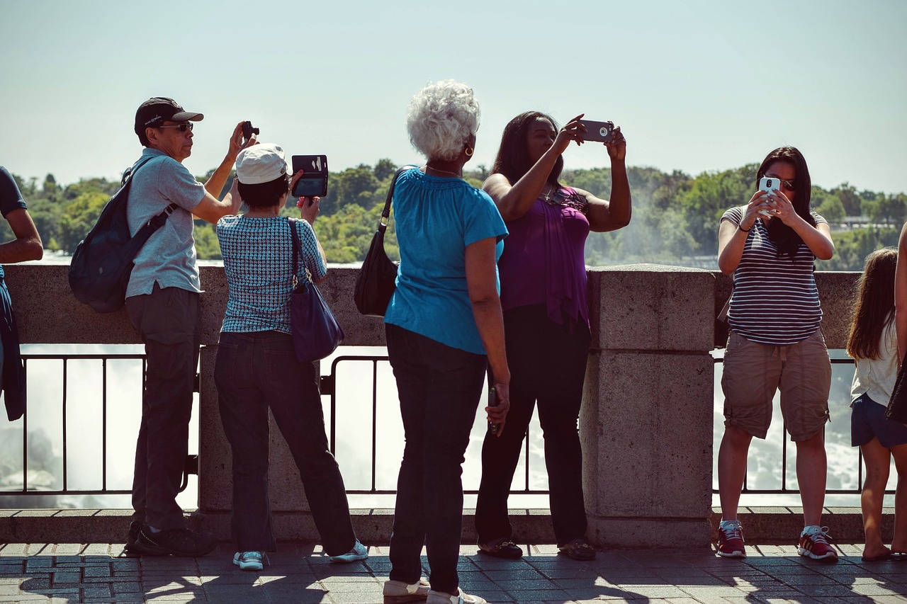 Image - people men women wall tourist