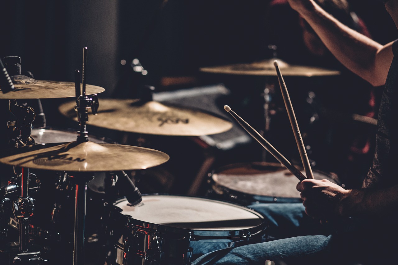 Image - drums set people man concert