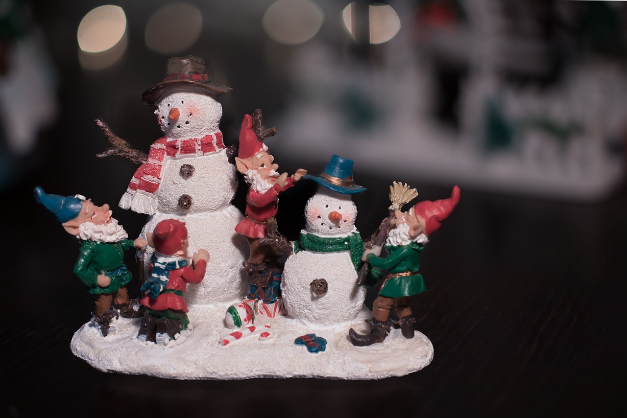 Image - christmas display snowman toy