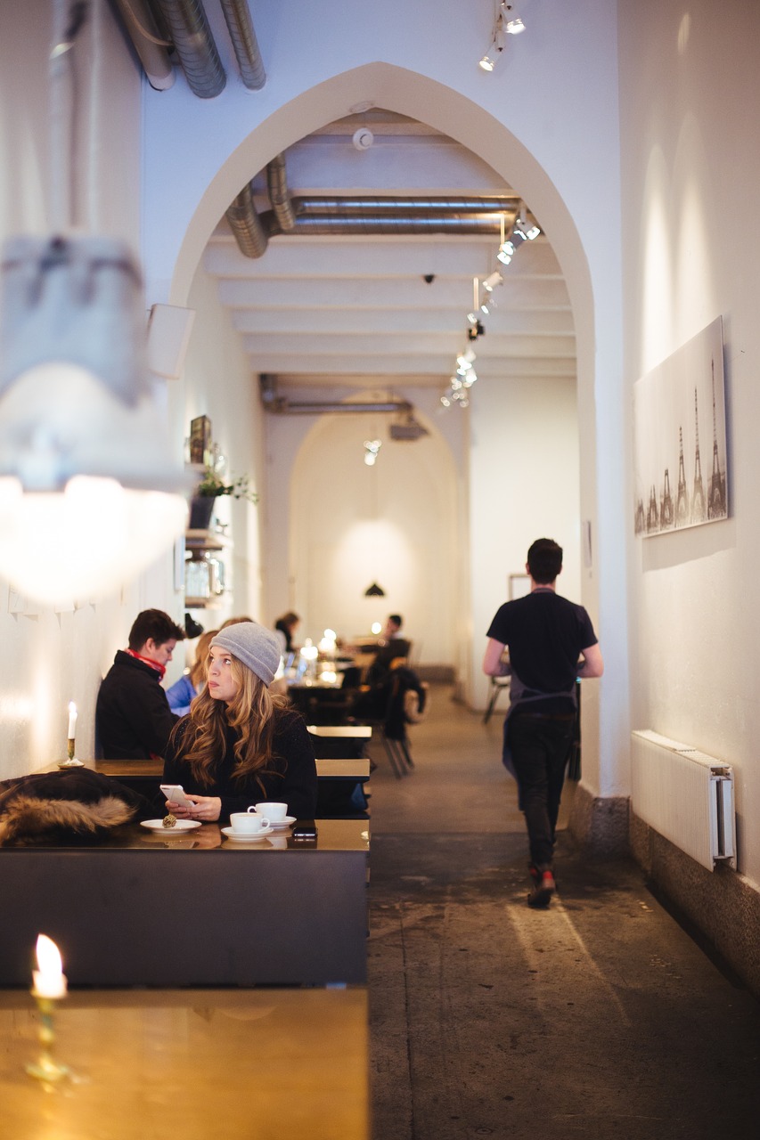 Image - coffeehouse people men women