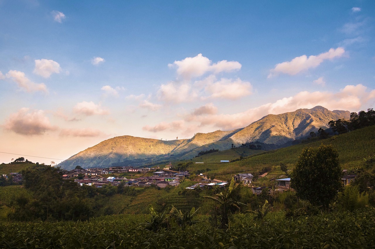 Image - houses village highland mountain