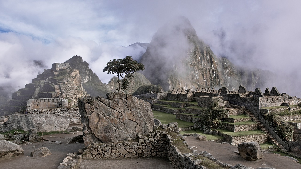 Image - green grass landscape mountain