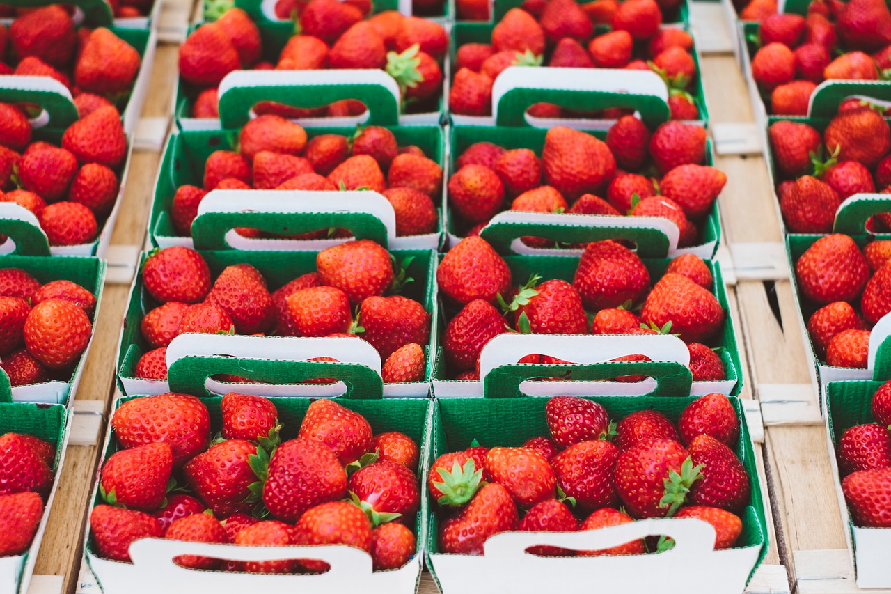 Image - strawberry harvest market fresh