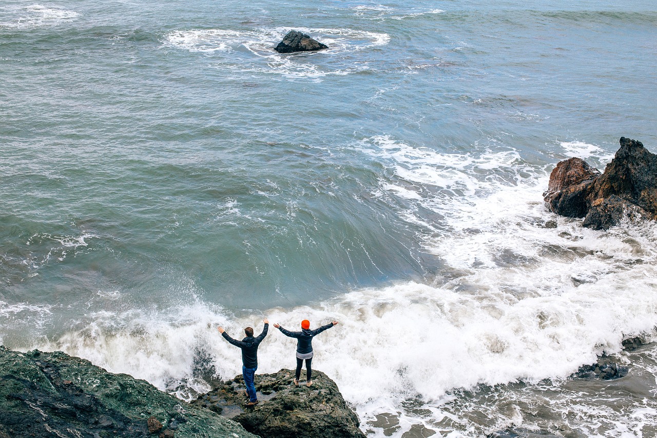 Image - people man woman coast rocks sea